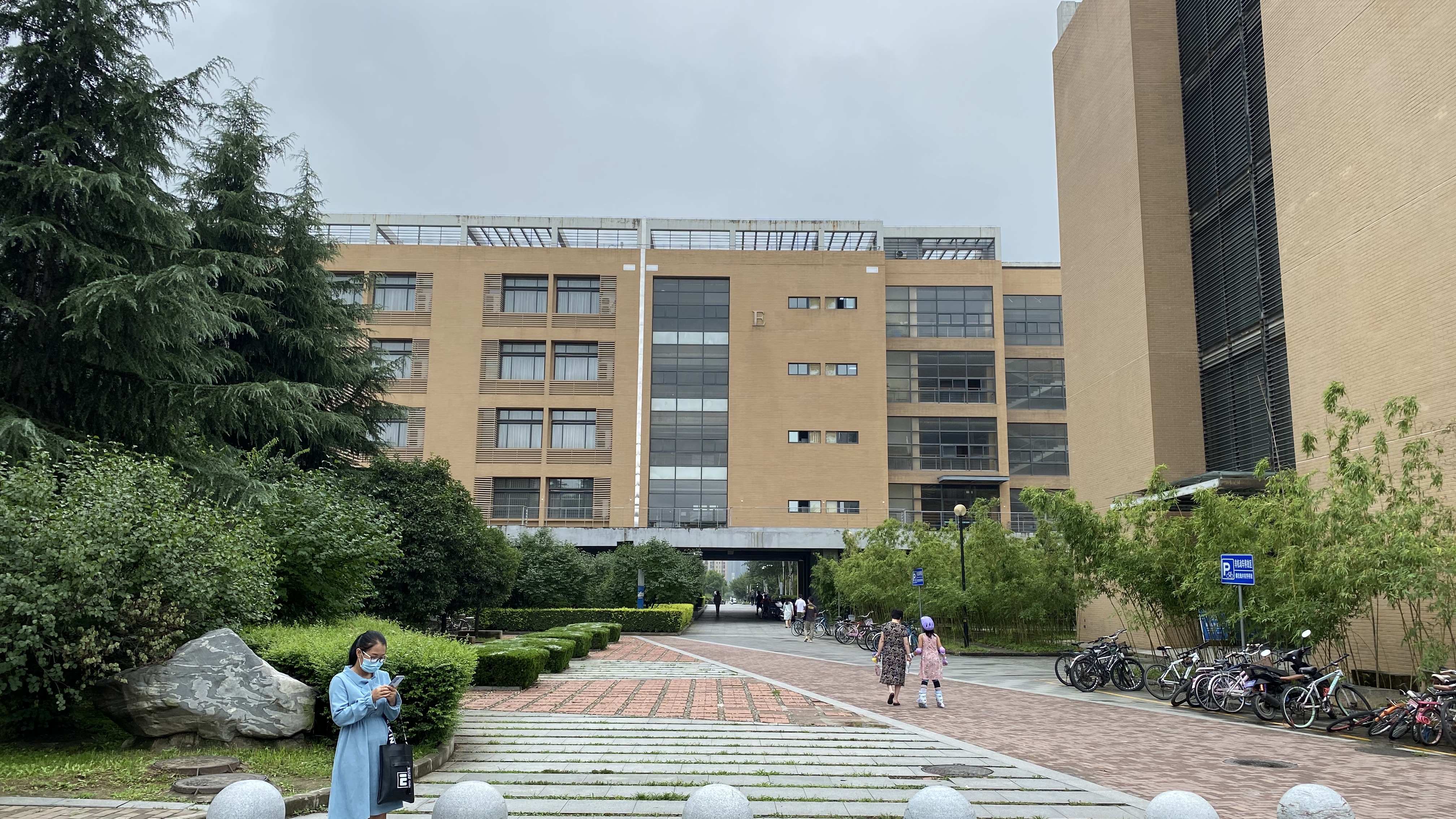 校园活动暖场活跃氛围娱乐设备，照片连动书