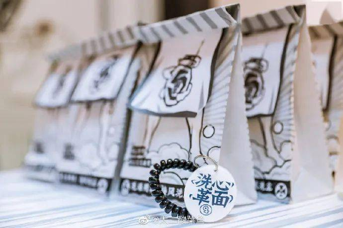 搞怪的太二酸菜鱼