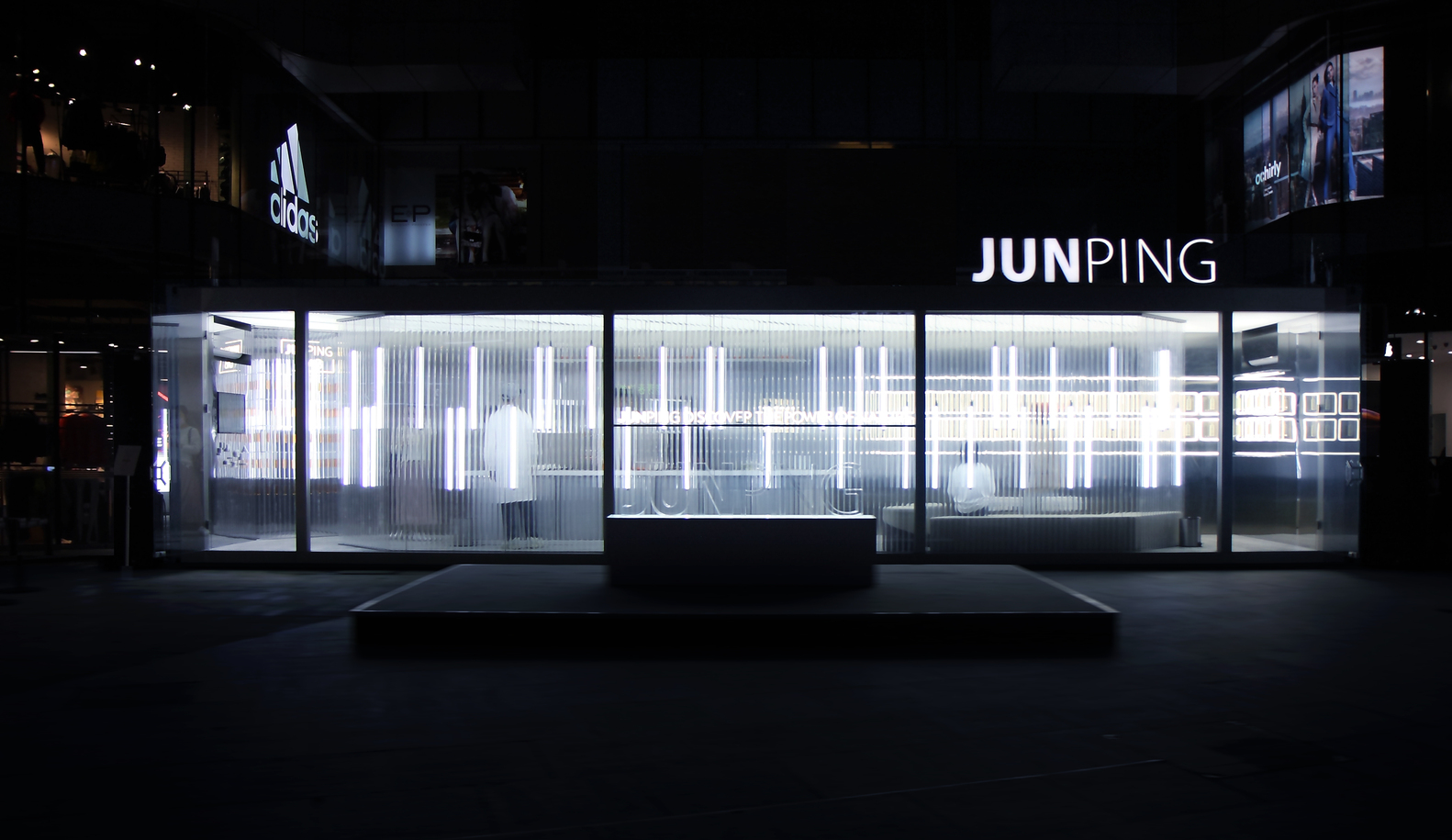 JUNPING LAB集装箱快闪店 / 拾集建筑