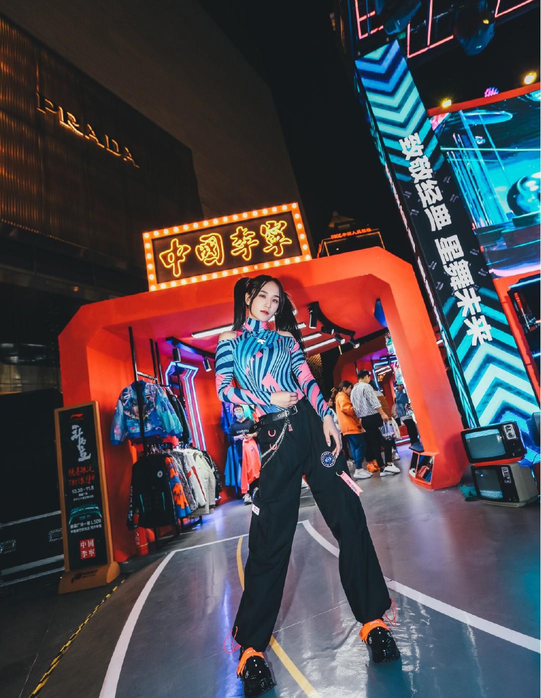 李宁“星浪潮复古DISCO之夜”