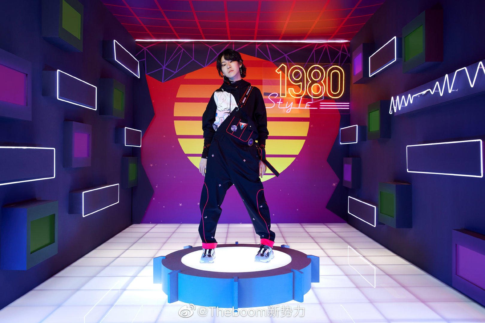 李宁“星浪潮复古DISCO之夜”