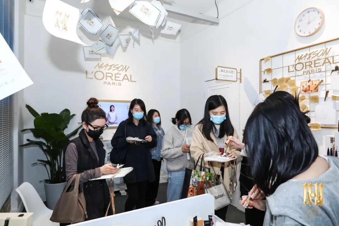 欧莱雅“美礼专送站”快闪店