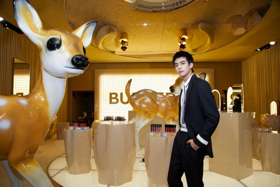 Burberry×天猫Club全新美妆空间