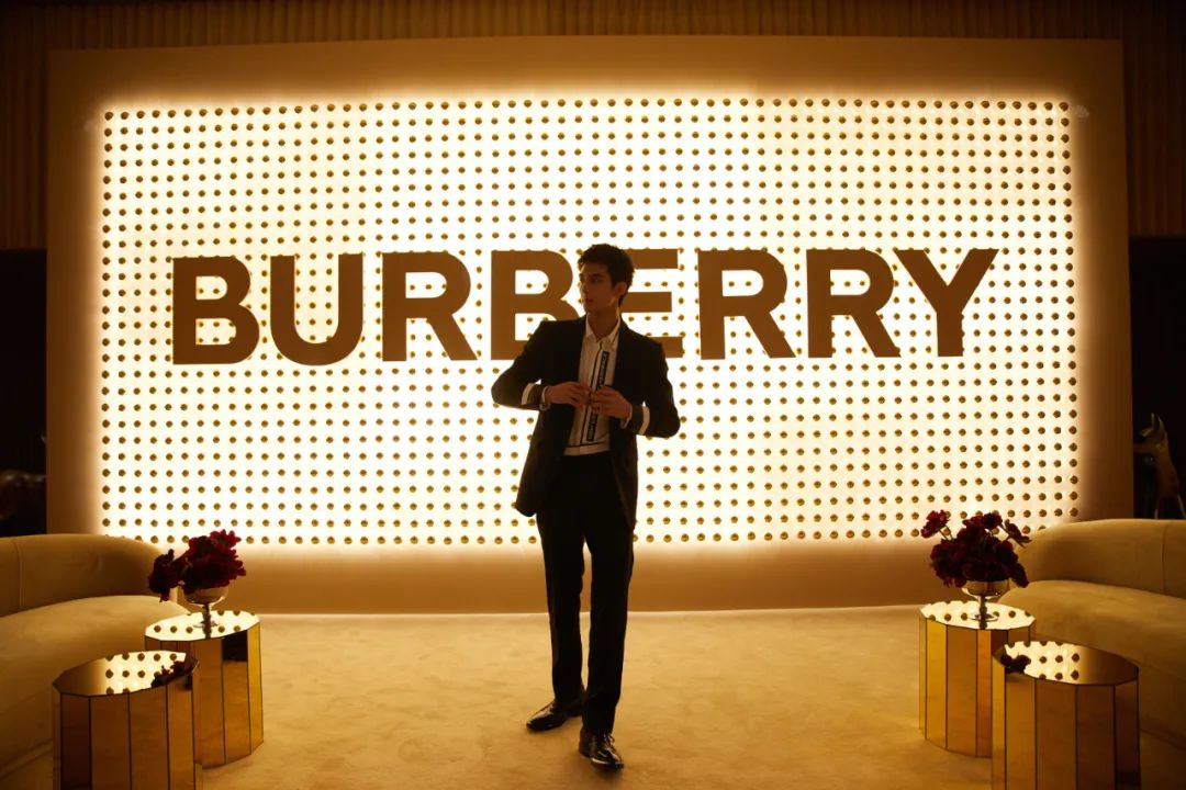 Burberry×天猫Club全新美妆空间