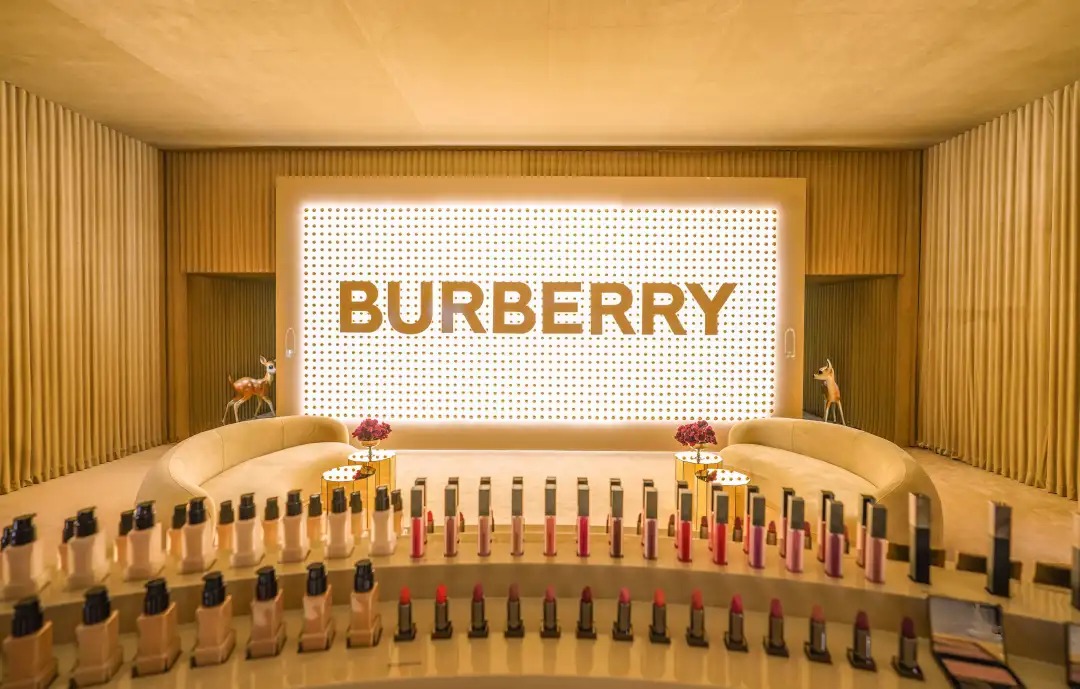 Burberry×天猫Club全新美妆空间