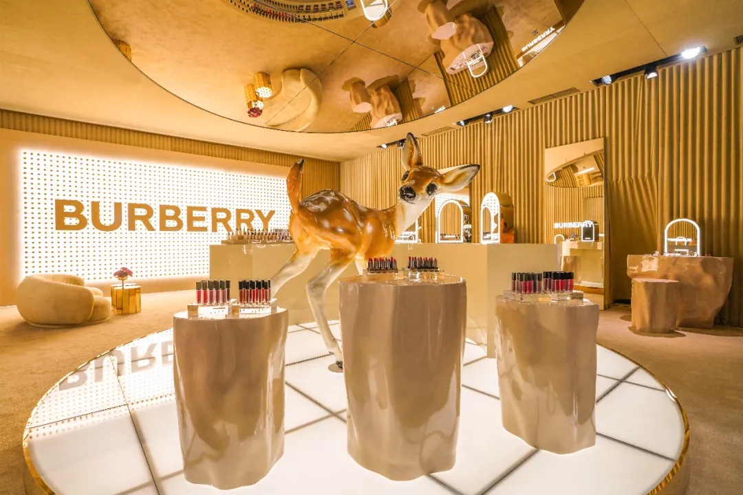 Burberry×天猫Club全新美妆空间