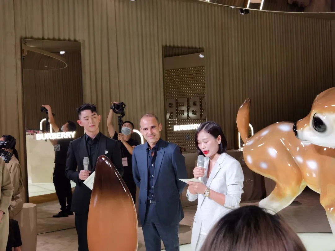 Burberry×天猫Club全新美妆空间