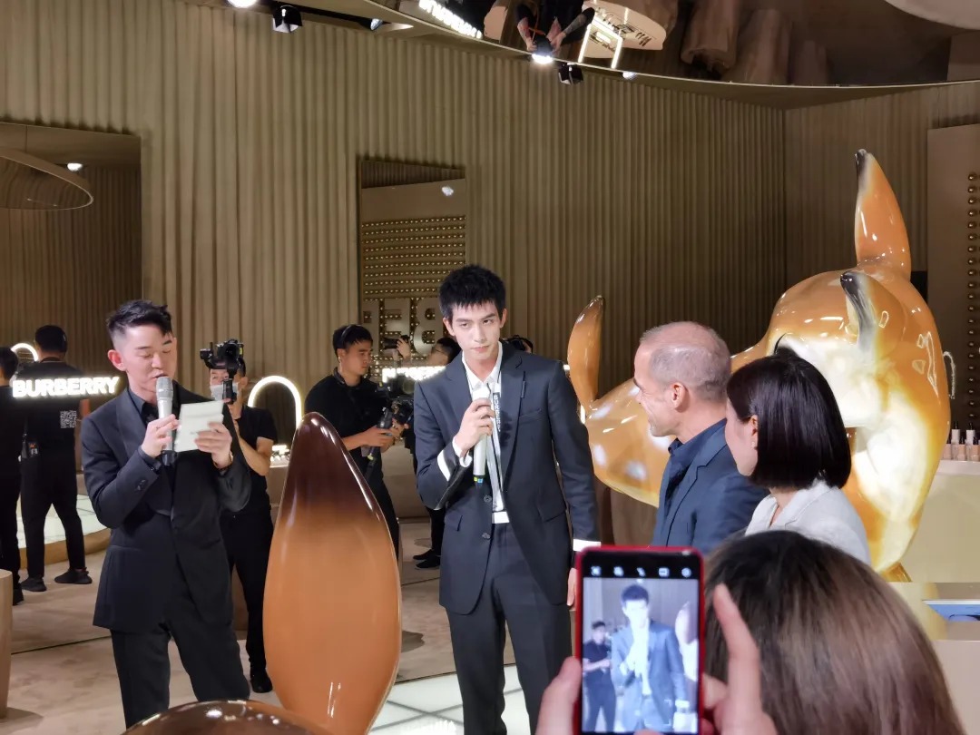 Burberry×天猫Club全新美妆空间