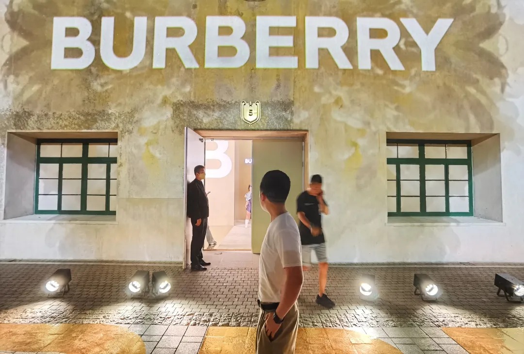 Burberry×天猫Club全新美妆空间