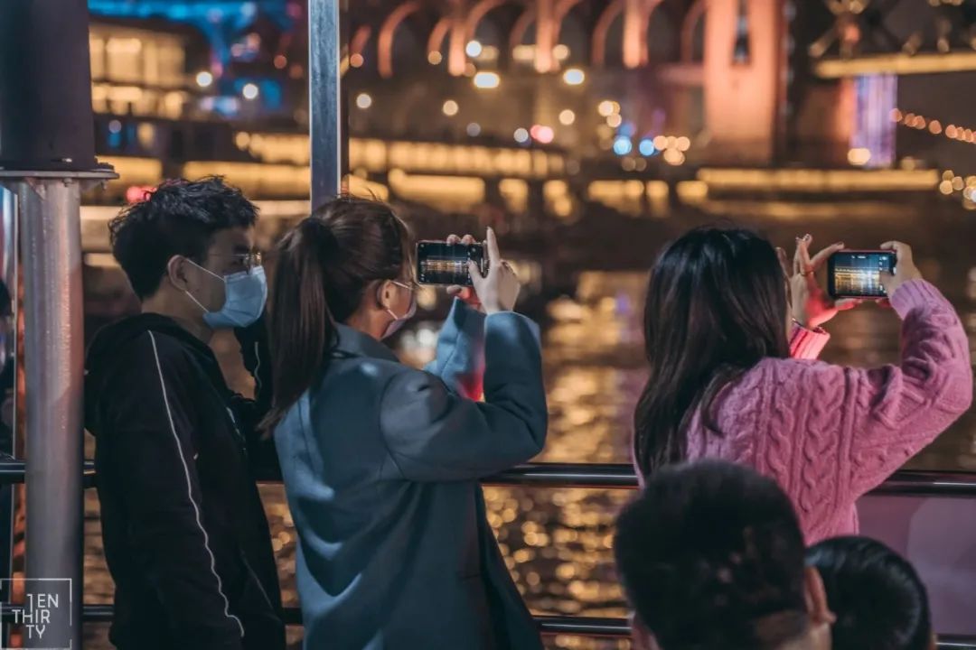 武汉樱花主题灯光秀·最美英雄城