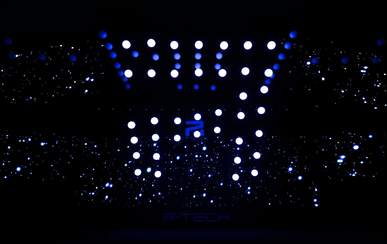 一场全城瞩目沉浸式发布 R—TECH 汽车品牌共创者大会