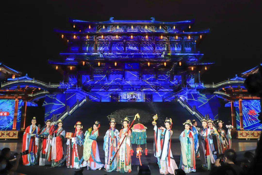 华服之秀 ,今年最in国风大秀，分分钟让你上头！