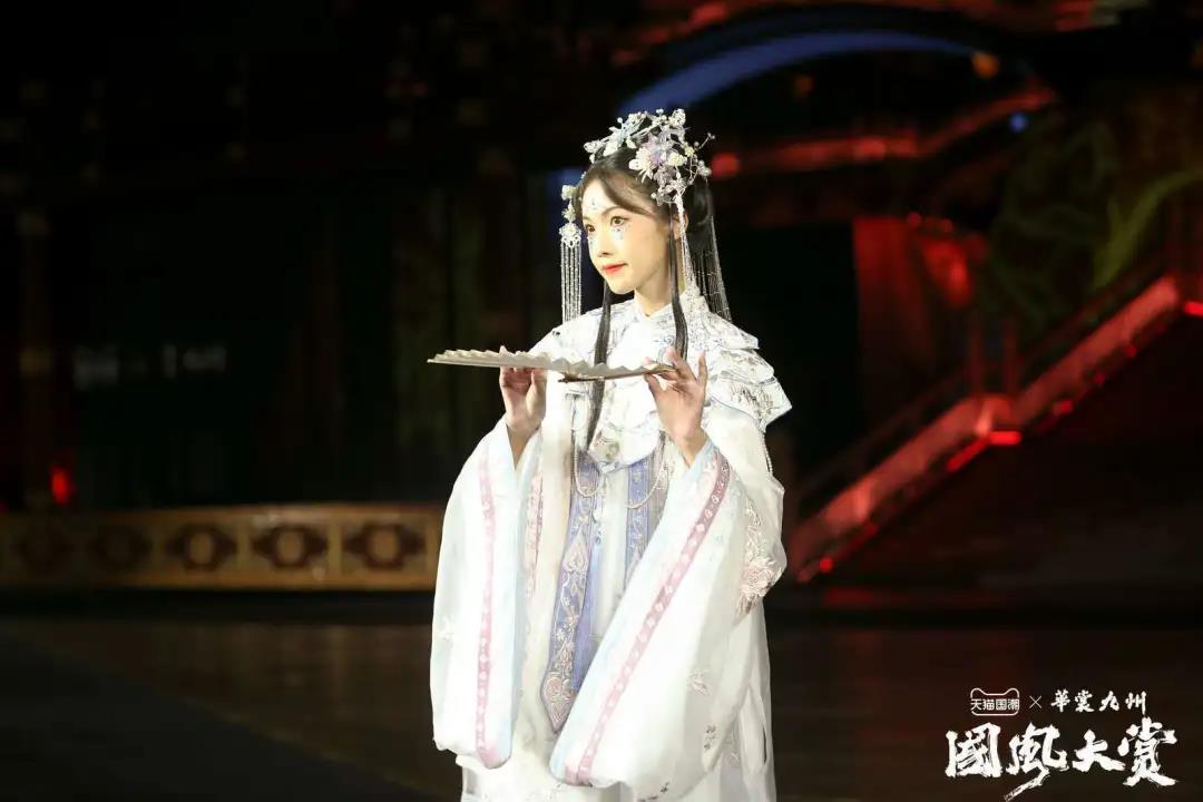 华服之秀 ,今年最in国风大秀，分分钟让你上头！