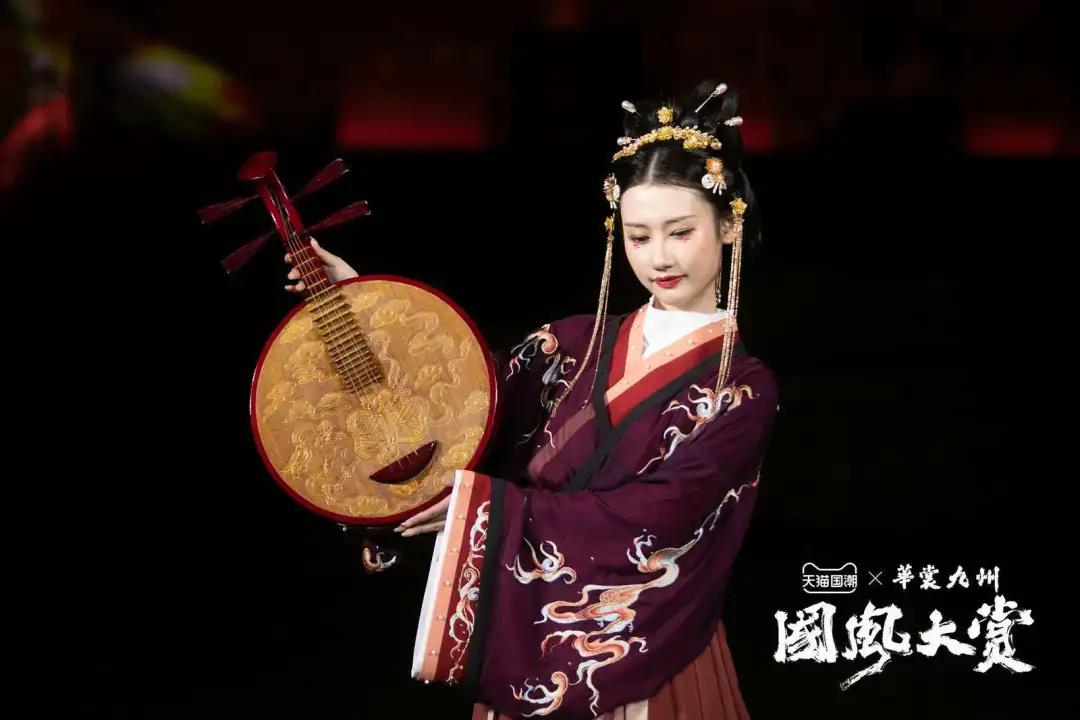 华服之秀 ,今年最in国风大秀，分分钟让你上头！
