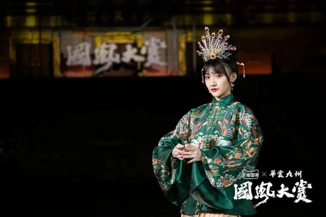 华服之秀 ,今年最in国风大秀，分分钟让你上头！