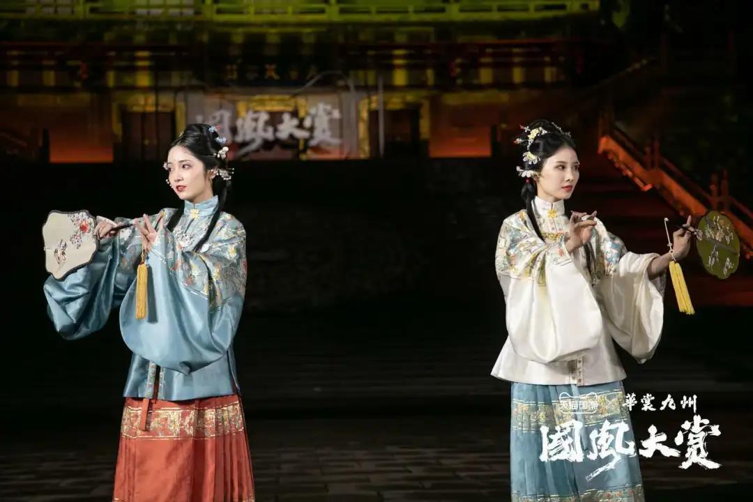 华服之秀 ,今年最in国风大秀，分分钟让你上头！