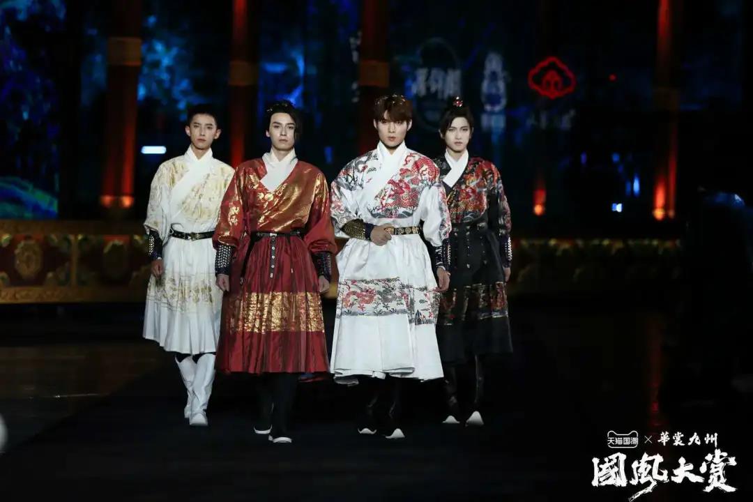 华服之秀 ,今年最in国风大秀，分分钟让你上头！