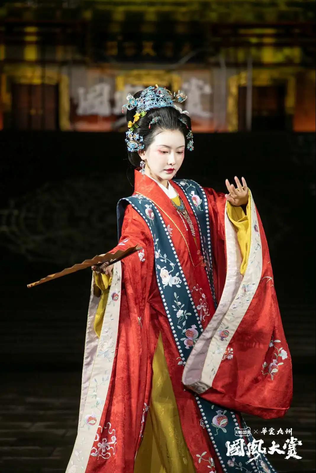 华服之秀 ,今年最in国风大秀，分分钟让你上头！