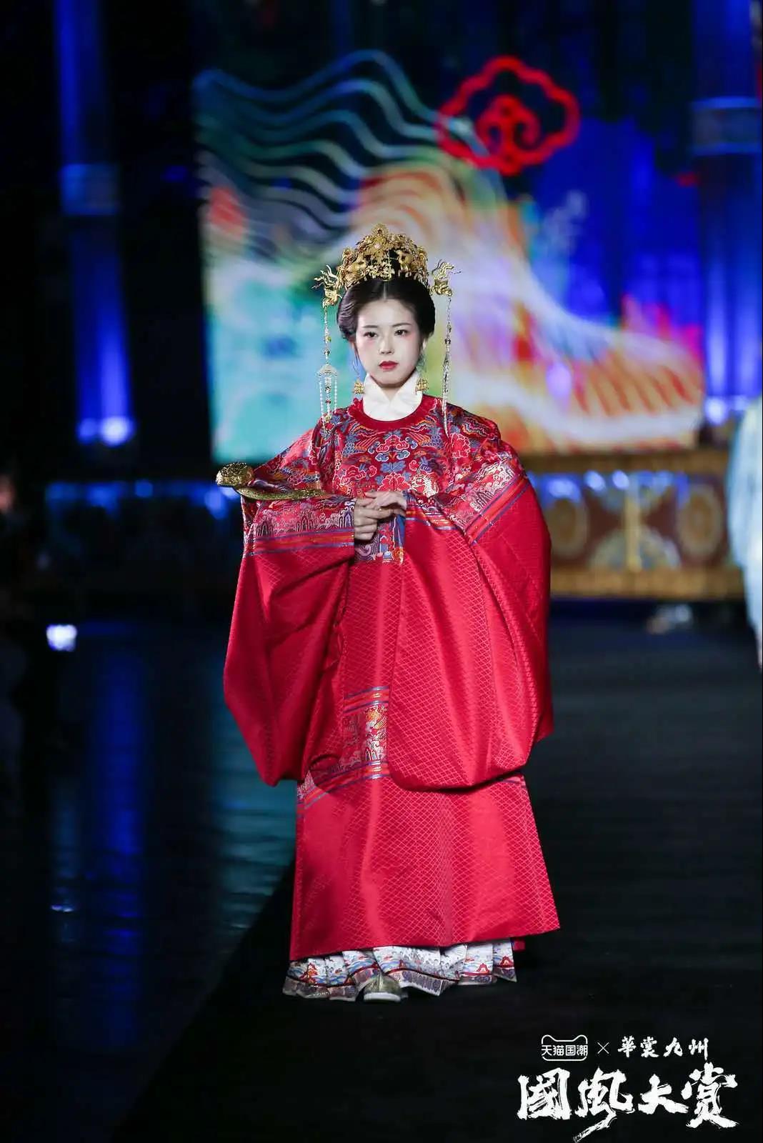 华服之秀 ,今年最in国风大秀，分分钟让你上头！