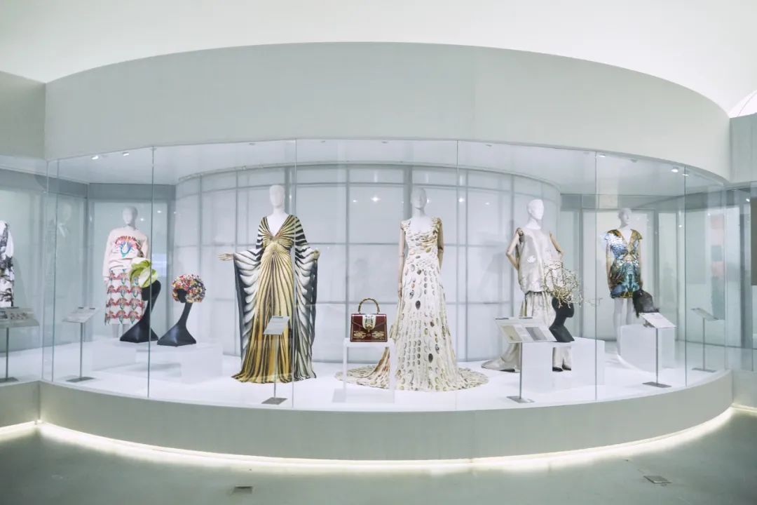 《源于自然的时尚》&《衣从万物：中国今昔时尚》年度大展