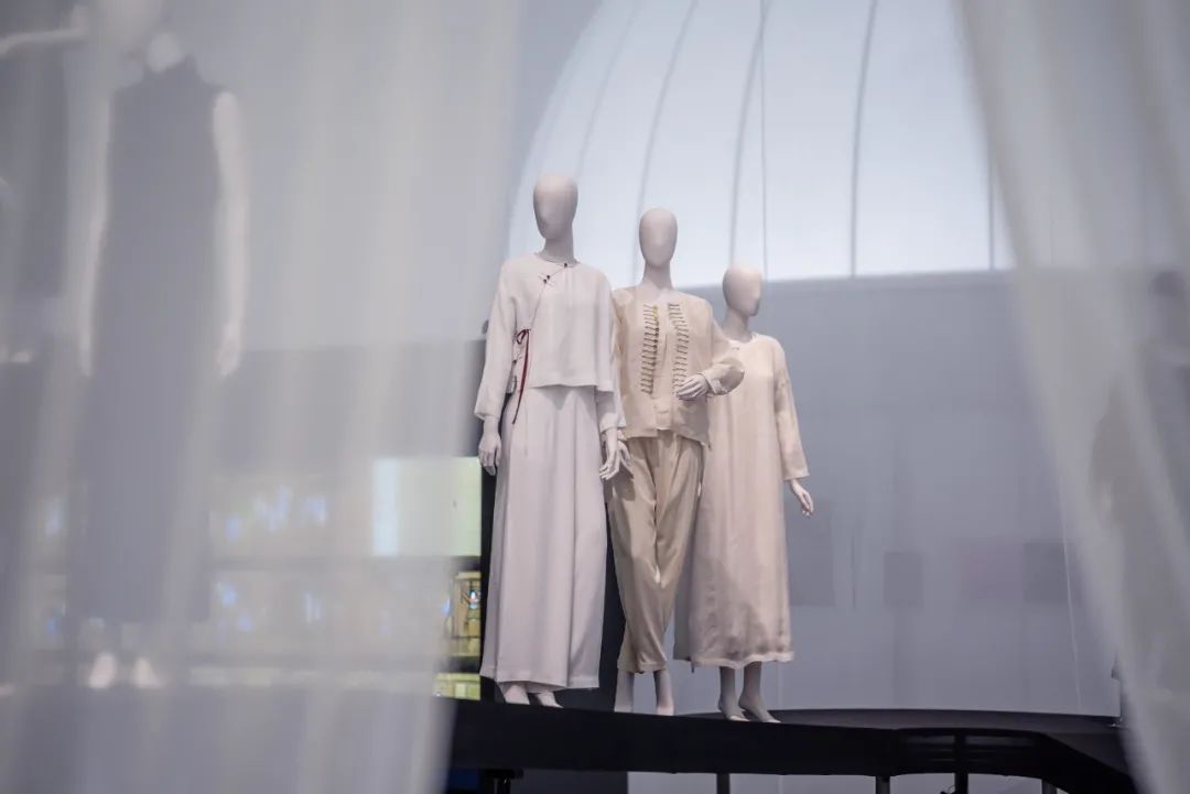 《源于自然的时尚》&《衣从万物：中国今昔时尚》年度大展