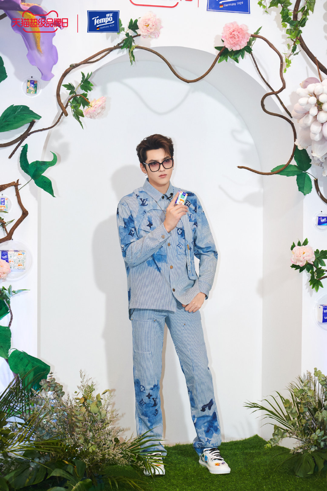 “漫游艺境，纸享品位”沉浸式纸巾艺术展
