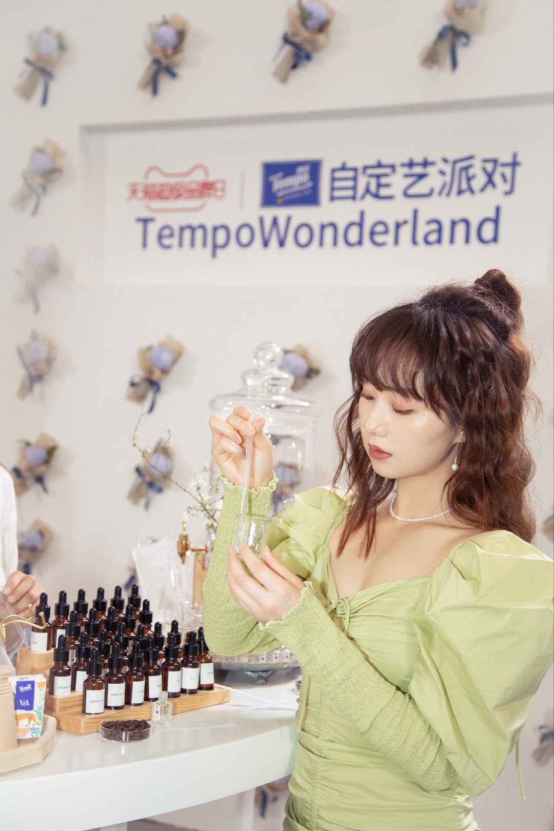 “漫游艺境，纸享品位”沉浸式纸巾艺术展