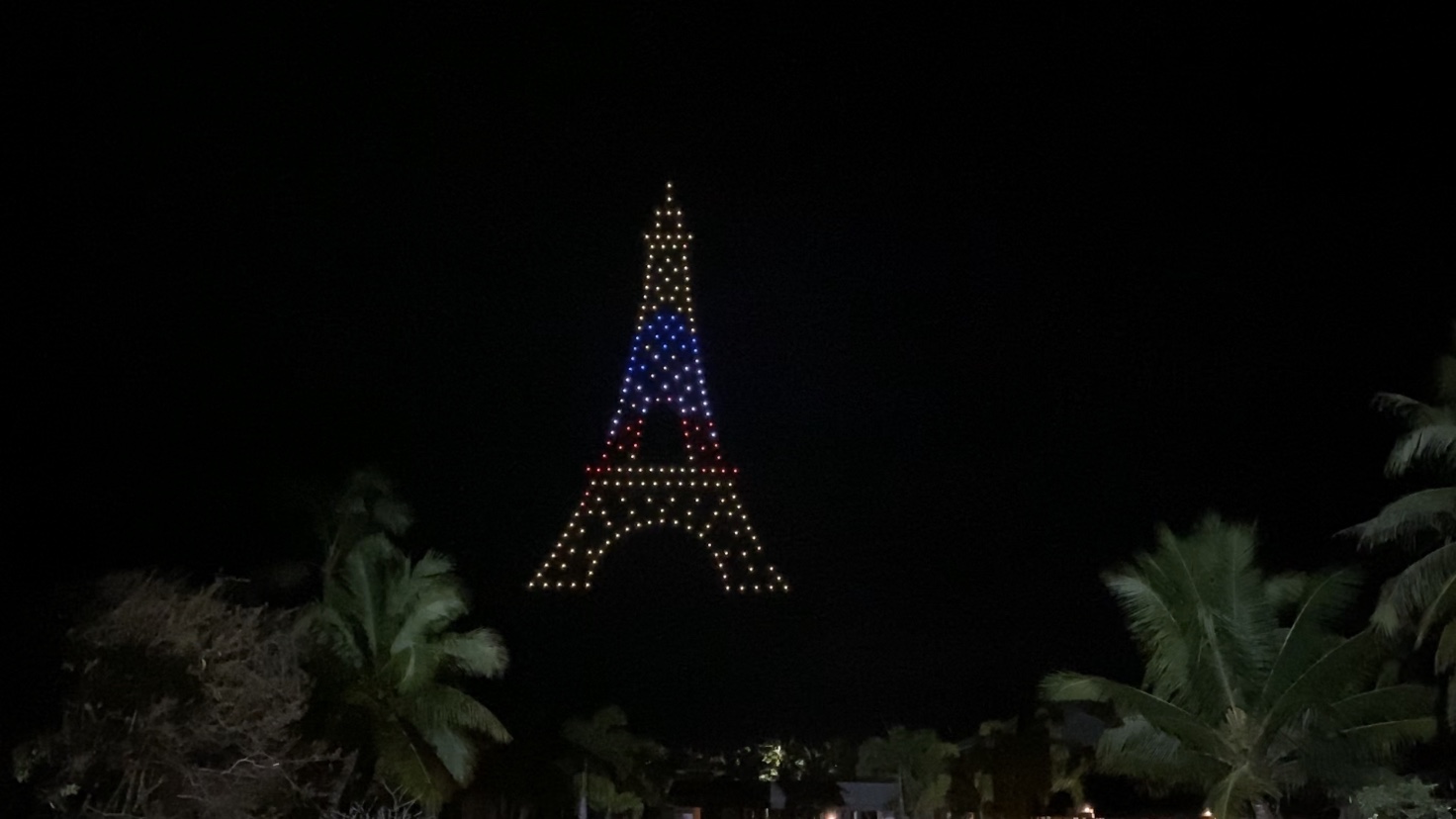 不动创意 三亚欧莱雅200台编队灯光秀无人机表演