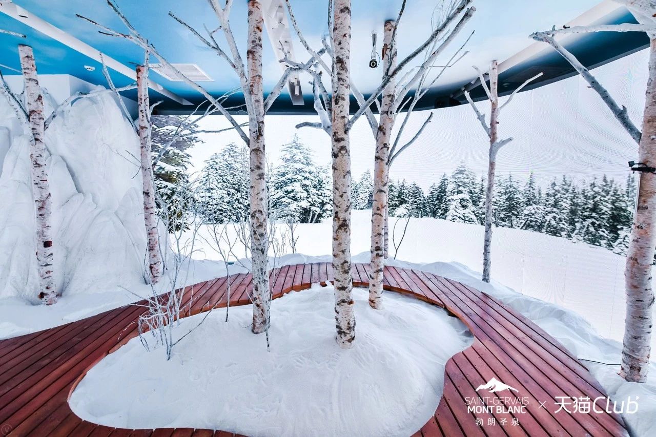 勃朗圣泉沉浸式雪屋体验展