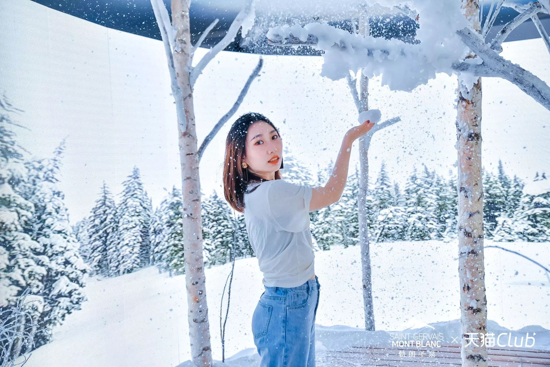 勃朗圣泉沉浸式雪屋体验展