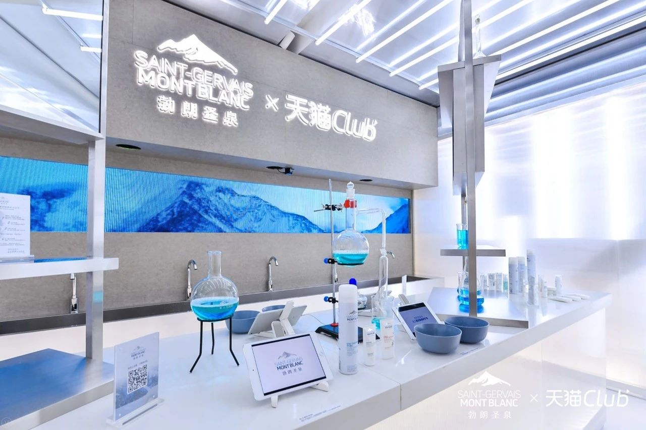 勃朗圣泉沉浸式雪屋体验展