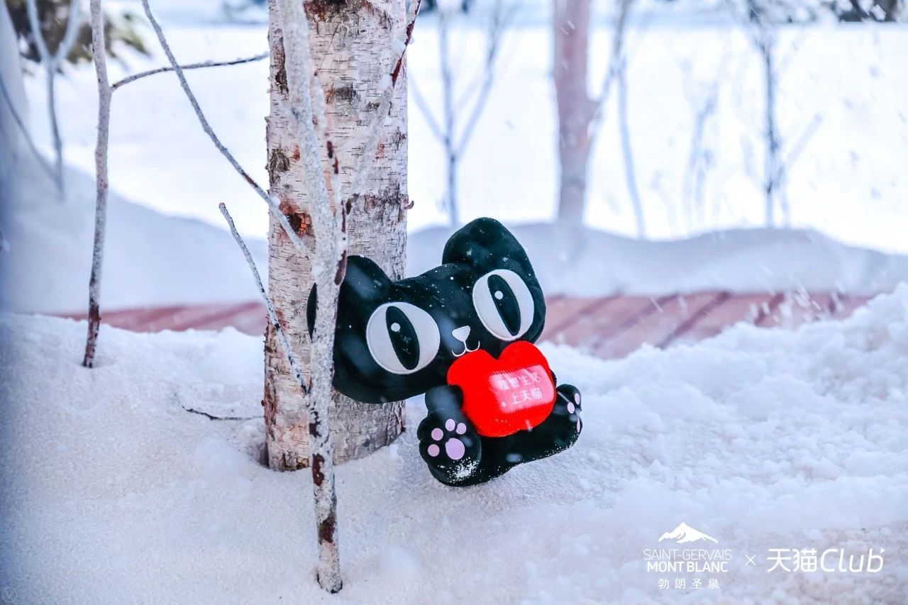 勃朗圣泉沉浸式雪屋体验展