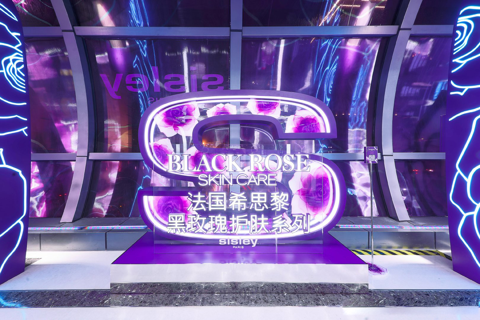 希思黎「爱予黑玫瑰」限定花海