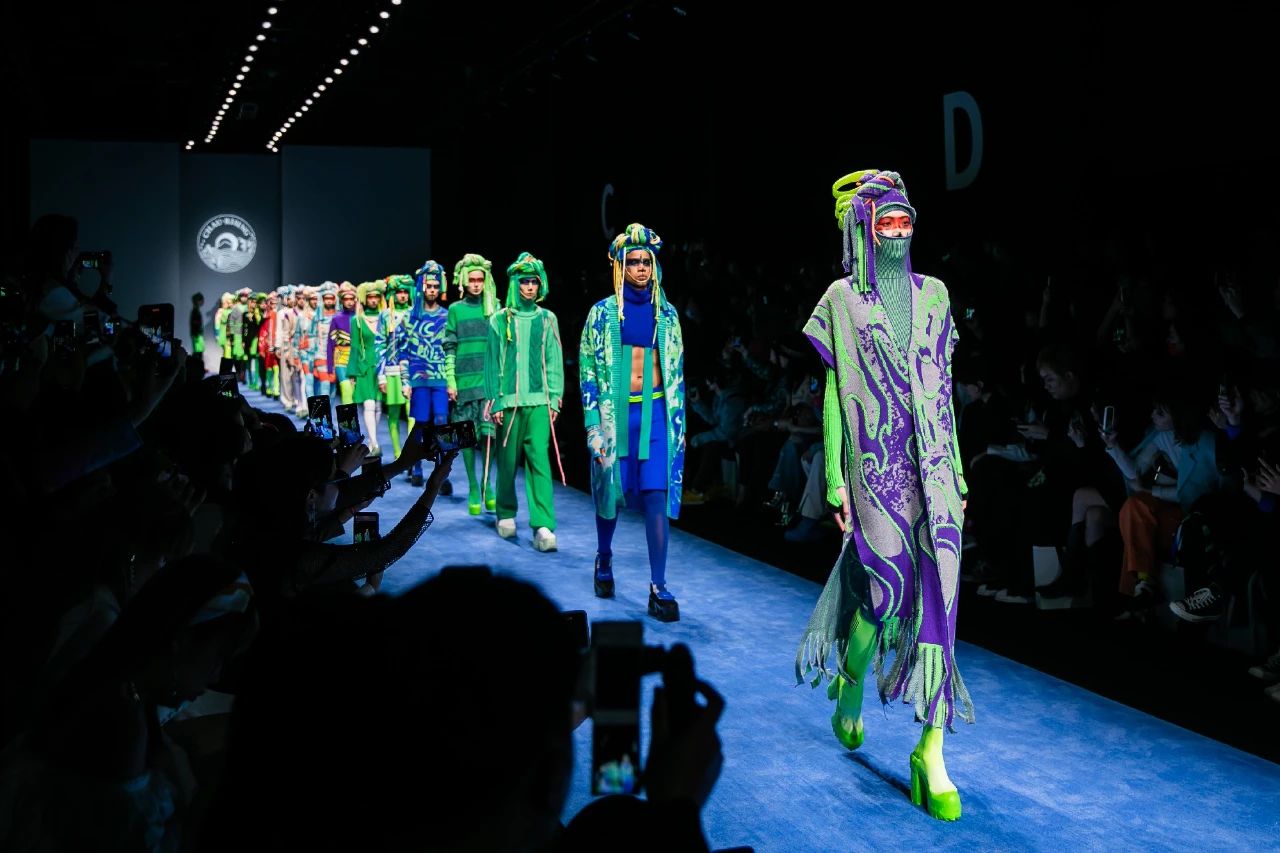 2021年上海时装周如何做到无界融合？