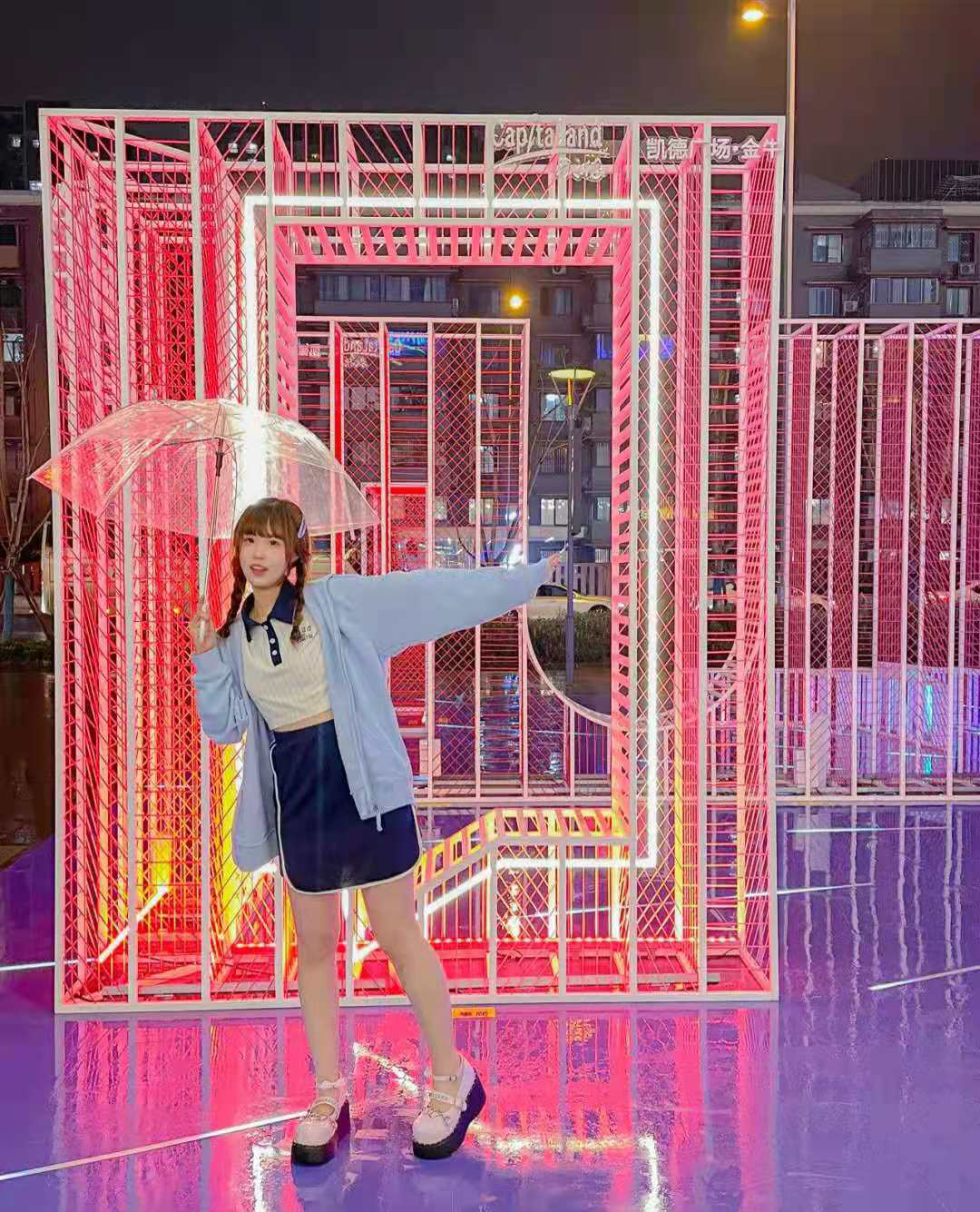 “爱是热，被爱是光”光影艺术展