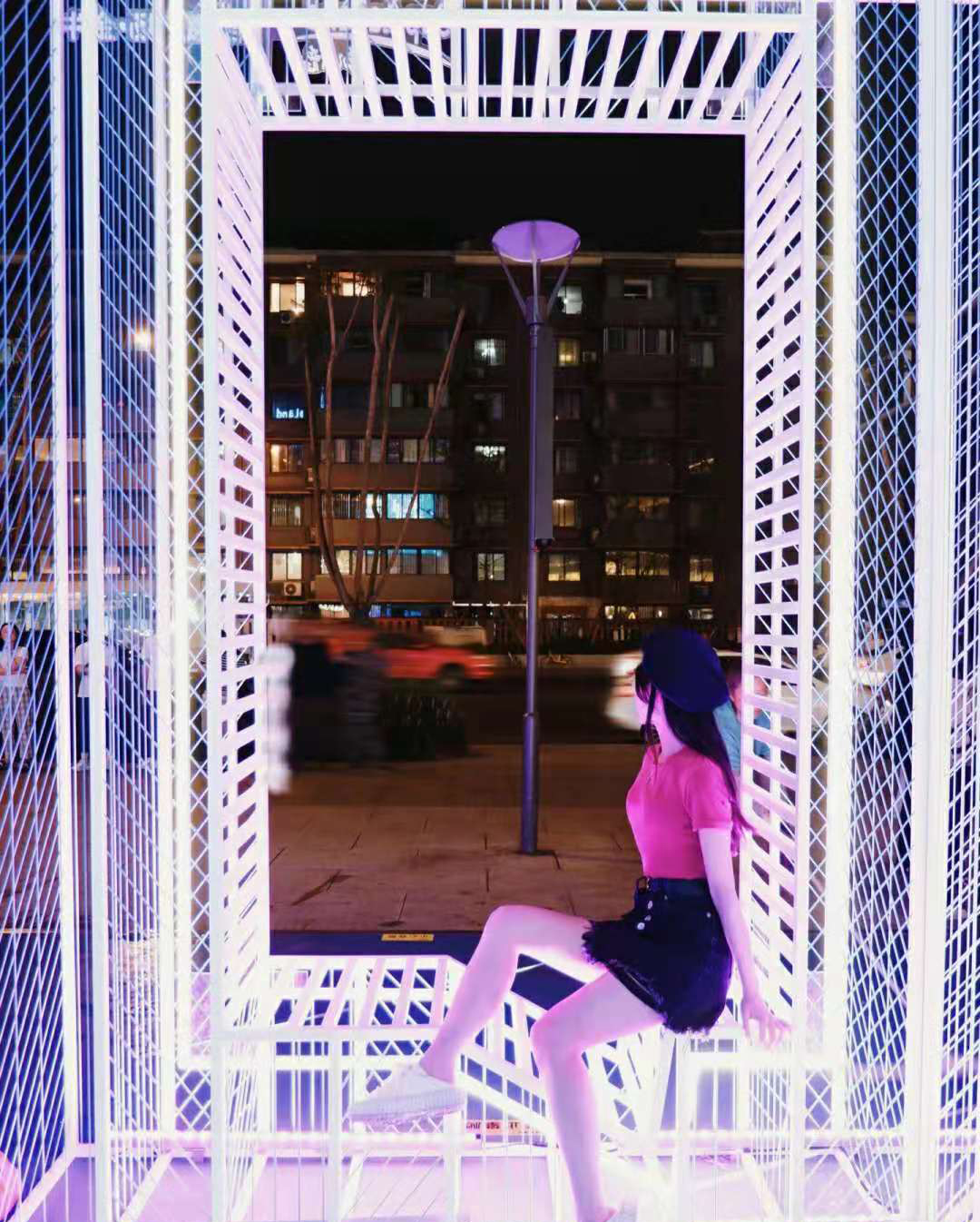 “爱是热，被爱是光”光影艺术展