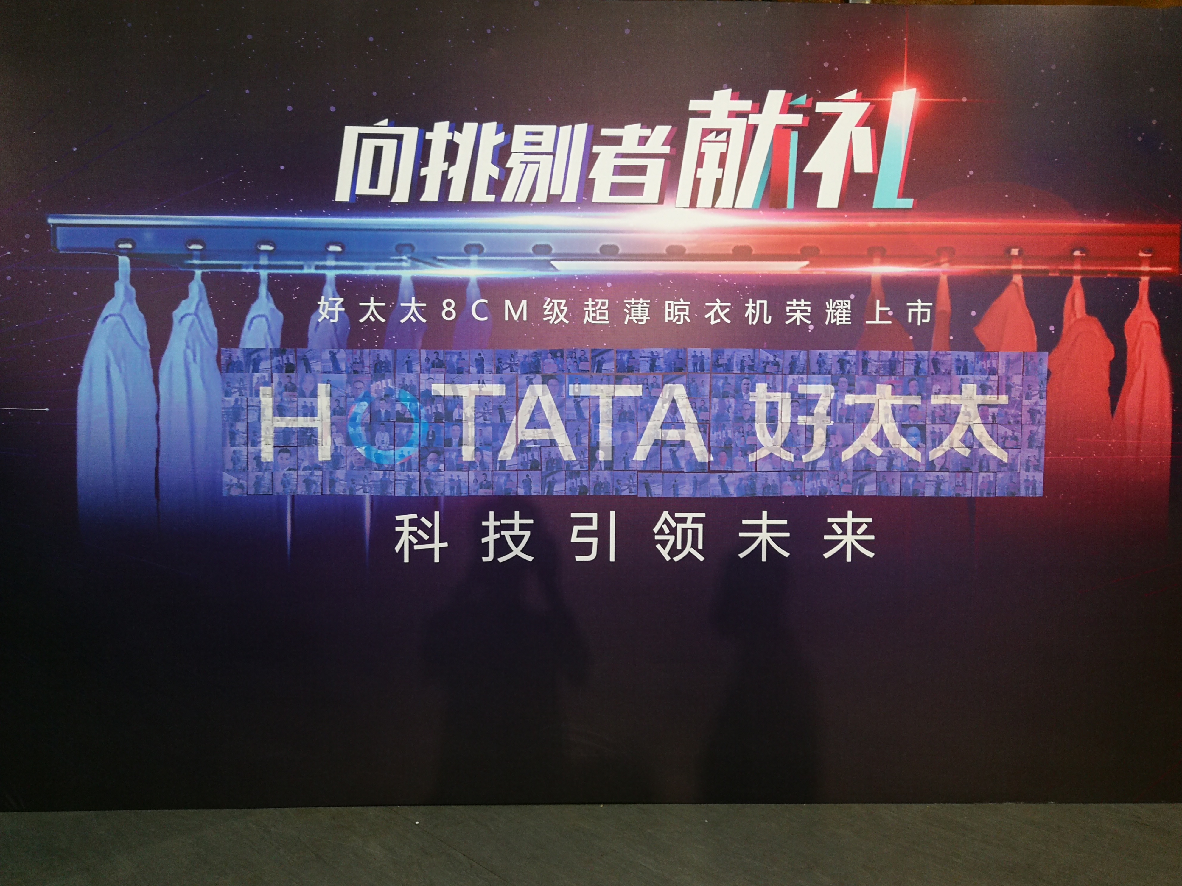 蒙太奇效果的马赛克图片墙 马赛克logo