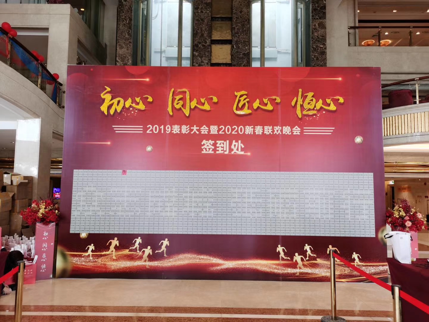 蒙太奇效果的马赛克图片墙 马赛克logo