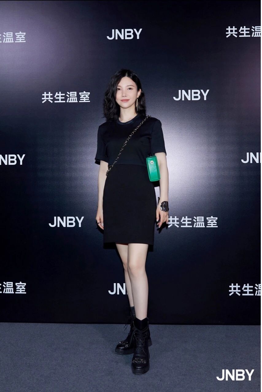 JNBY「共生温室」快闪创意展