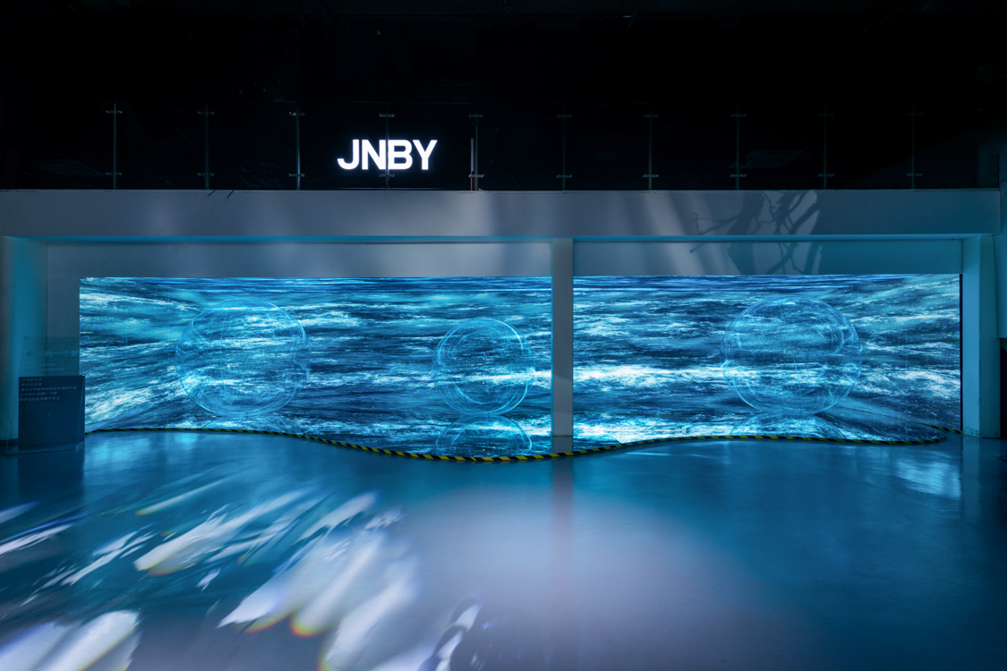 JNBY「共生温室」快闪创意展