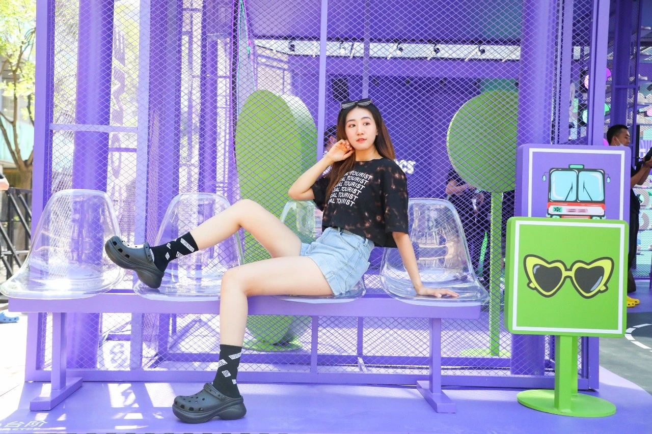Crocs“穿就玩了”主题快闪空间