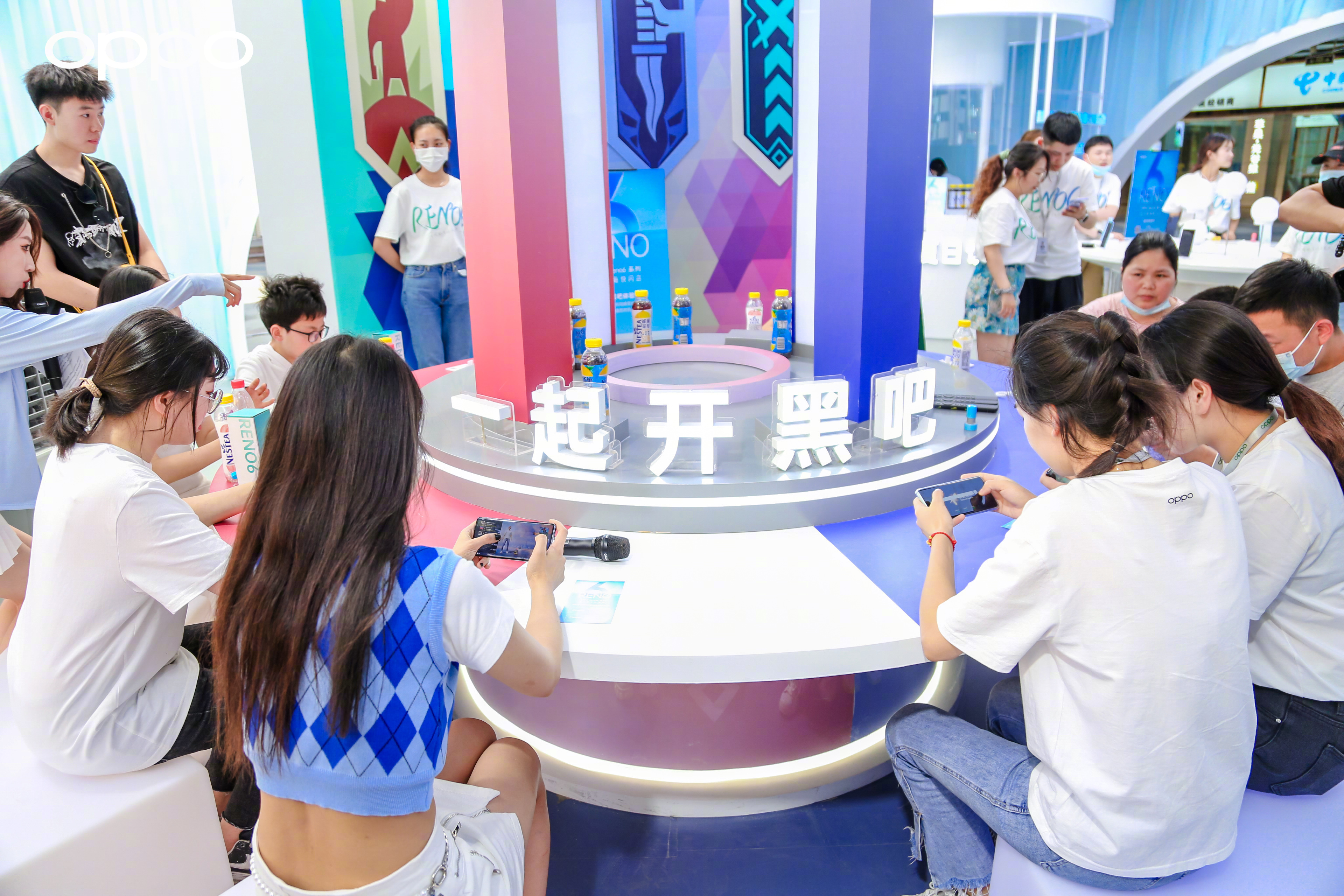  OPPO Reno6夏日晴海快闪店