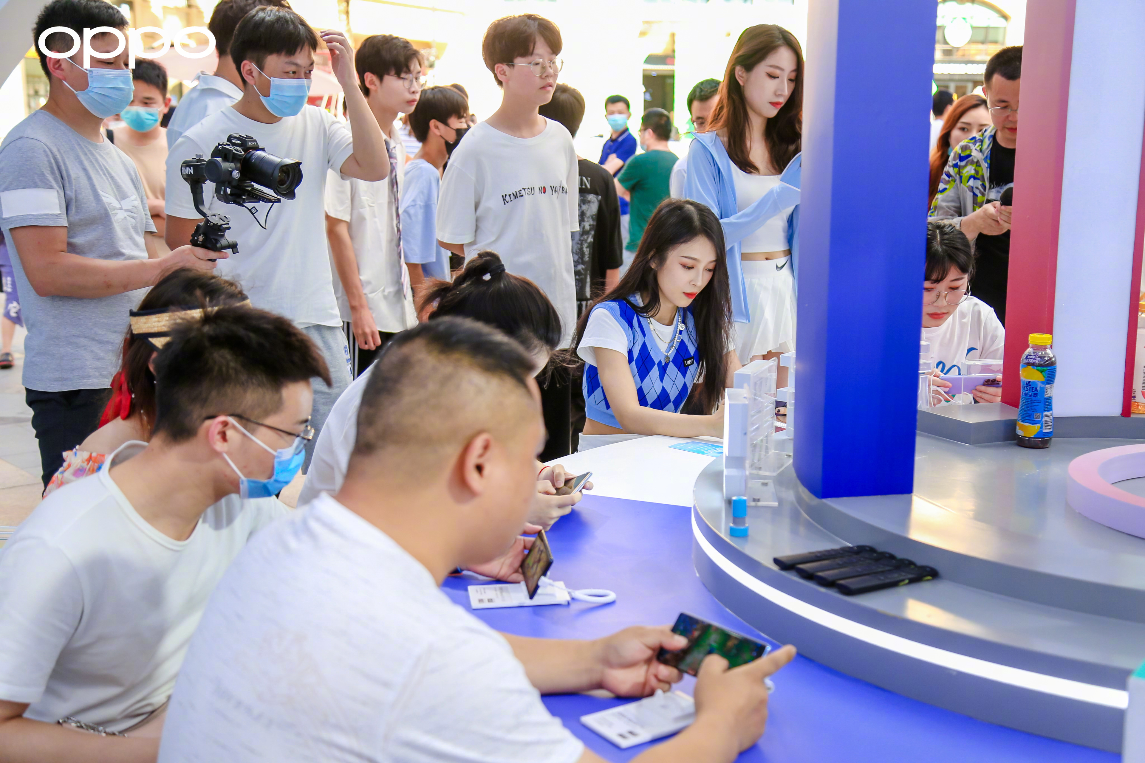  OPPO Reno6夏日晴海快闪店