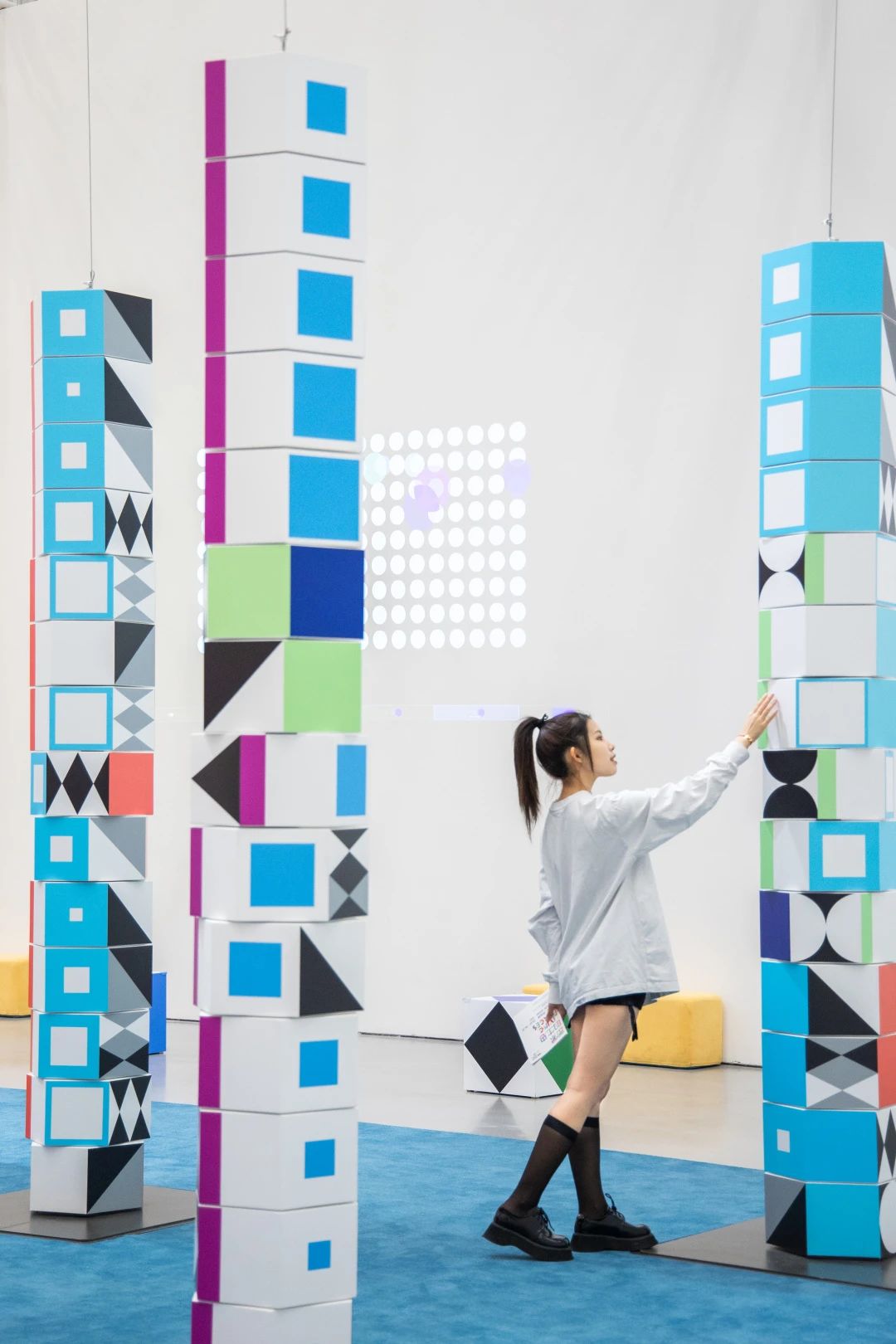 “图像的生息”色彩互动装置展