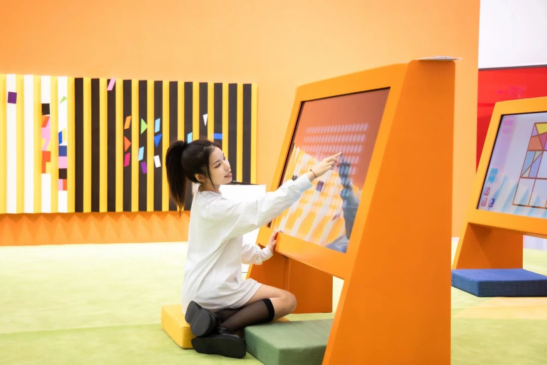 “图像的生息”色彩互动装置展