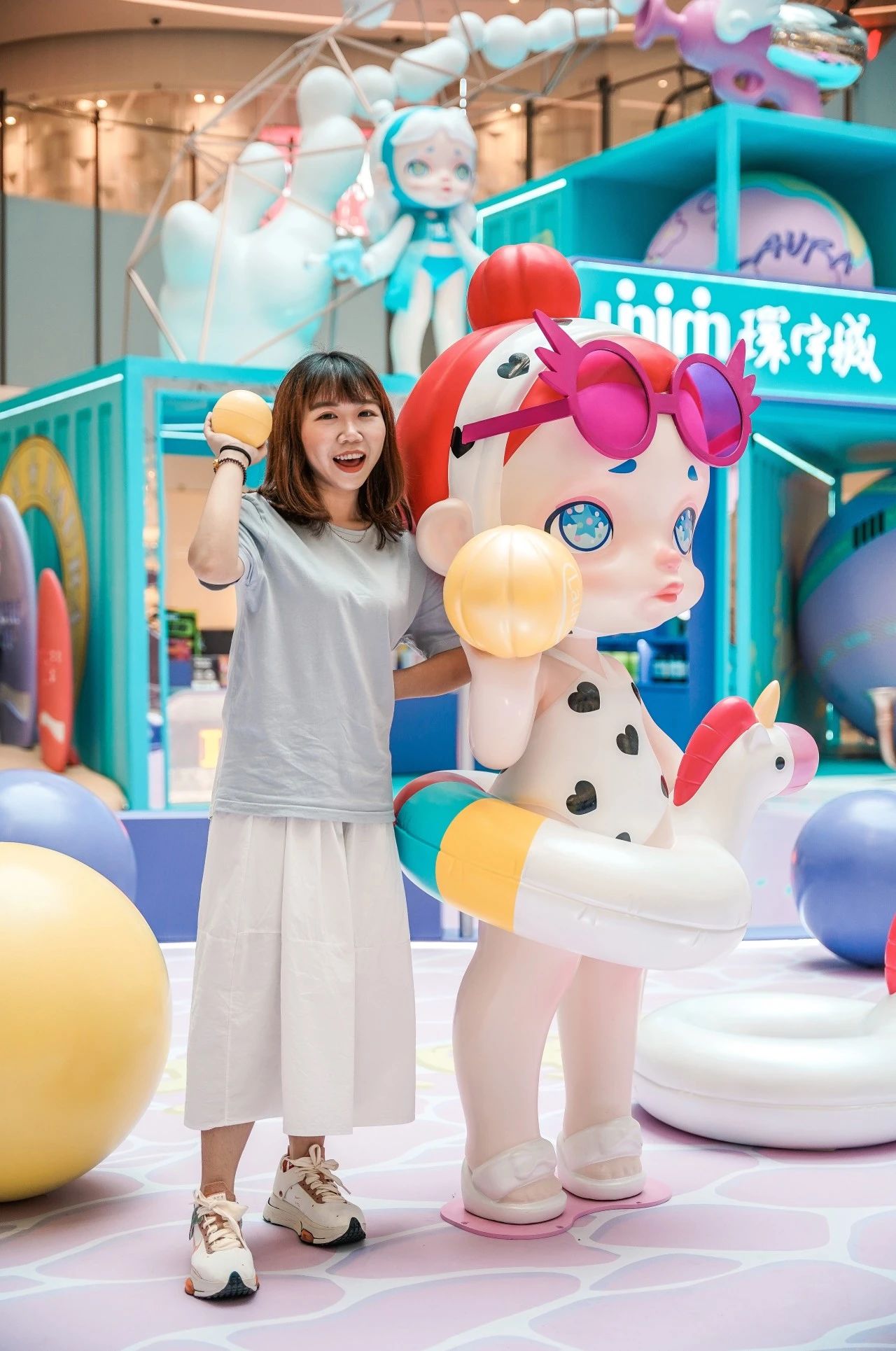 LAURA泳池大作战全国首展