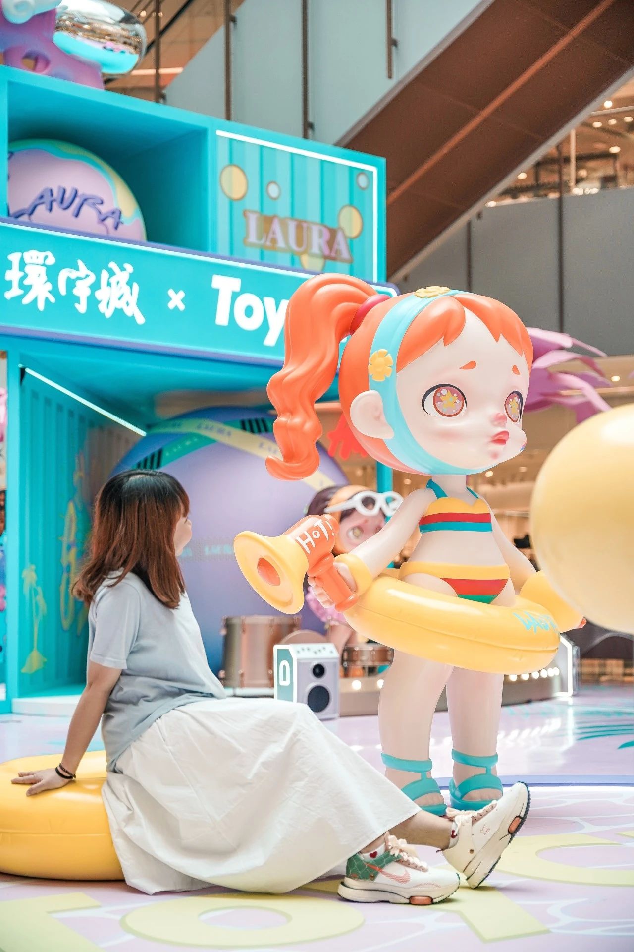 LAURA泳池大作战全国首展