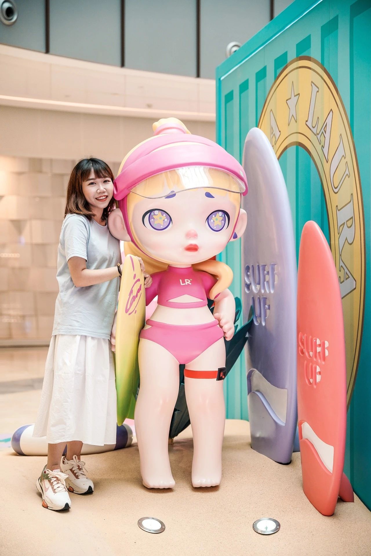 LAURA泳池大作战全国首展