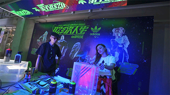 adidas阿迪达斯新品主题概念空间：OZWORLD