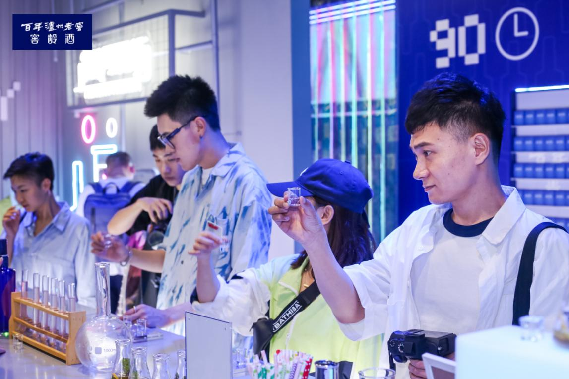 百年泸州老窖窖龄研酒所成都站